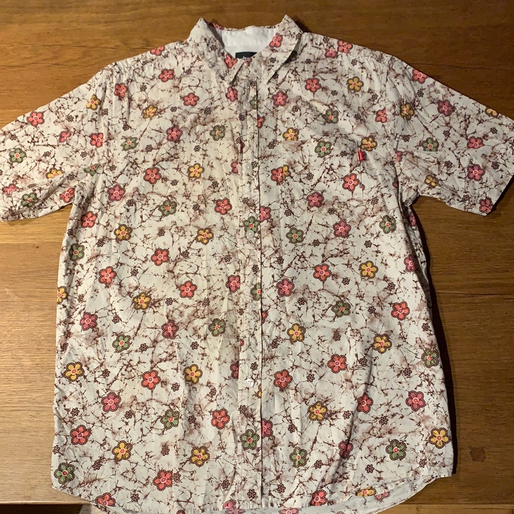 STUSSY SHORT SLEEVE BUTTON DOWN SIZE M